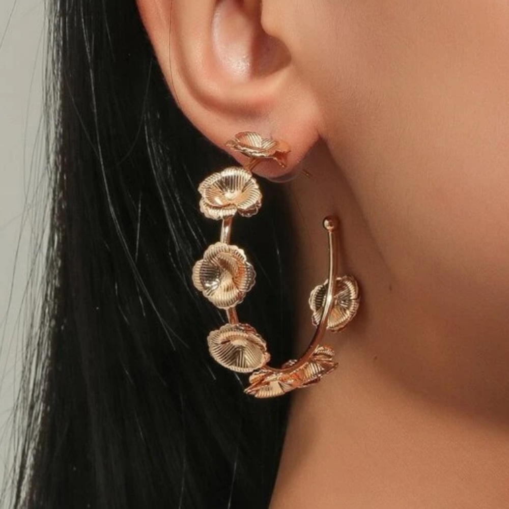 NWT 16K Gold Flower Hoops | Floral Gold Statement Hoop Boutique Earrings